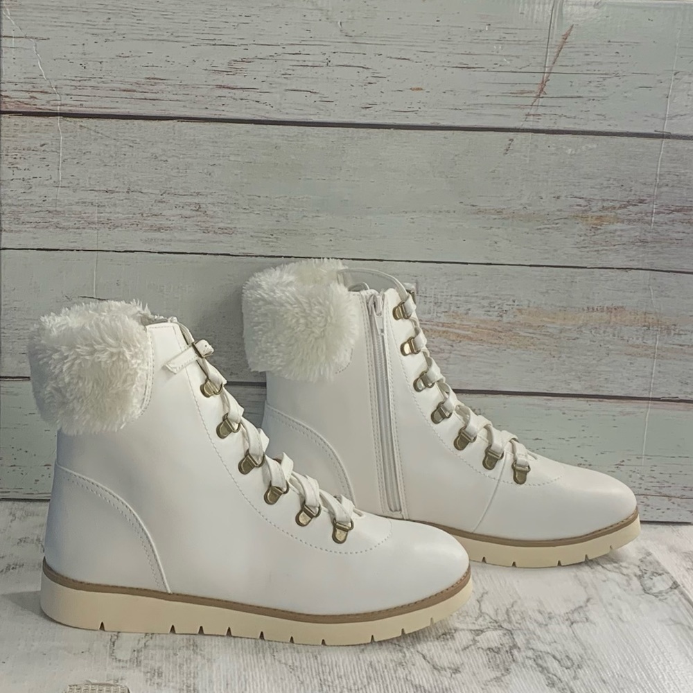 NWOT Mia White Combat Faux Fur Cuff Boots - Picture 3 of 10